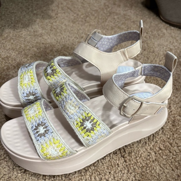 Hey Dude Platform Sandals - Picture 2 of 2